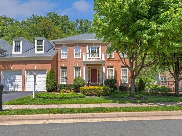 10100 Daniels Run Way, Fairfax, VA 22030