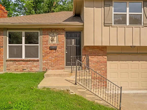 9302 W 83rd St, Overland Park, KS 66204