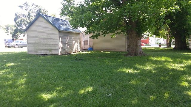 2nd image of 304 E Versailles Ave