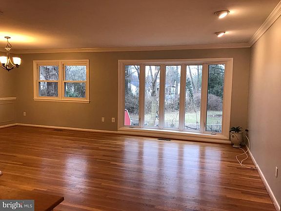 3rd image of 3119 Fair Woods Pkwy