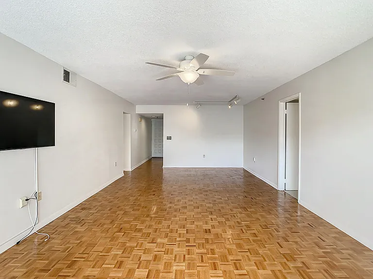 1158 Carmel Cir #430 — Photo 4