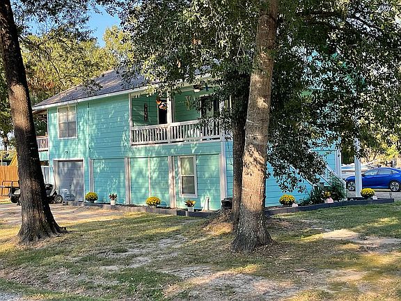 2nd image of 114 Holiday Ln