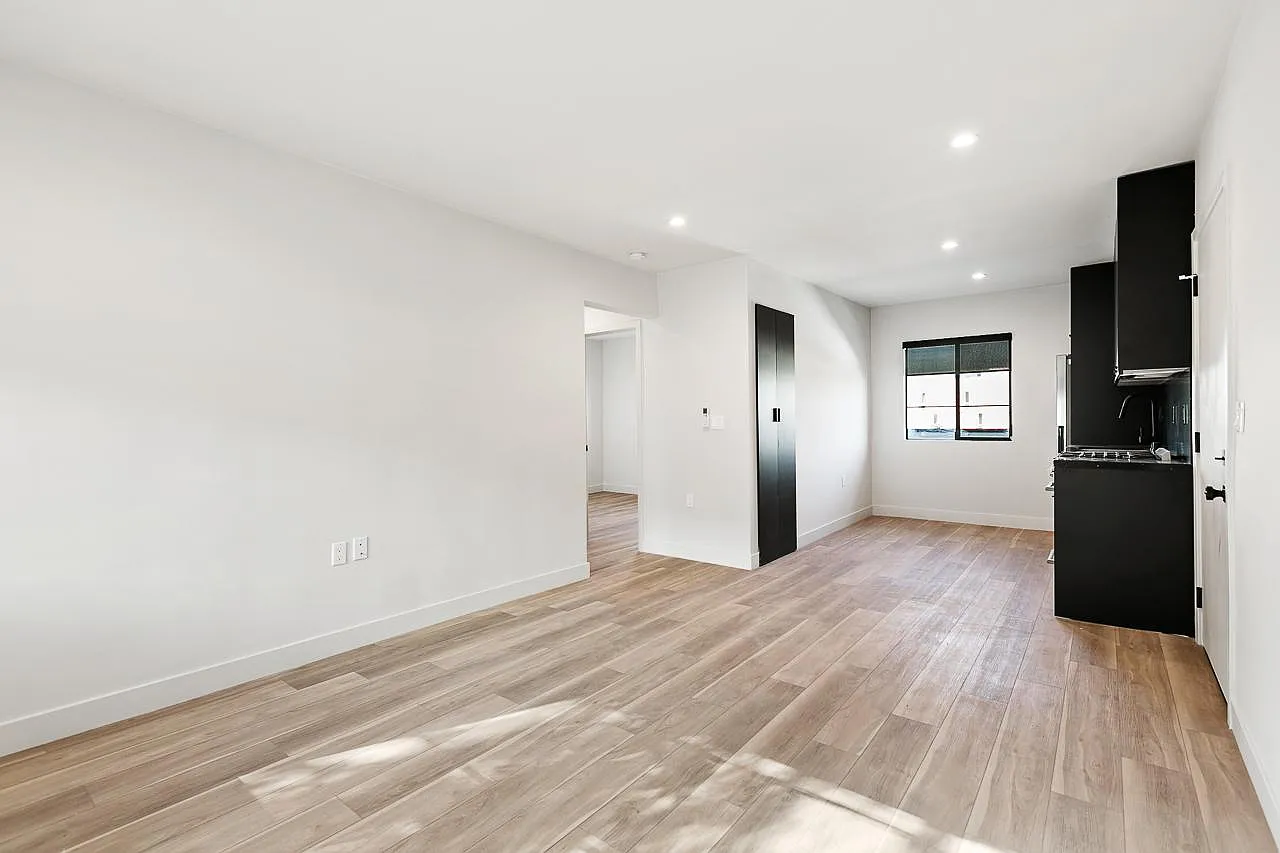 2 bed, 700 sqft, $2,495 — Photo 4