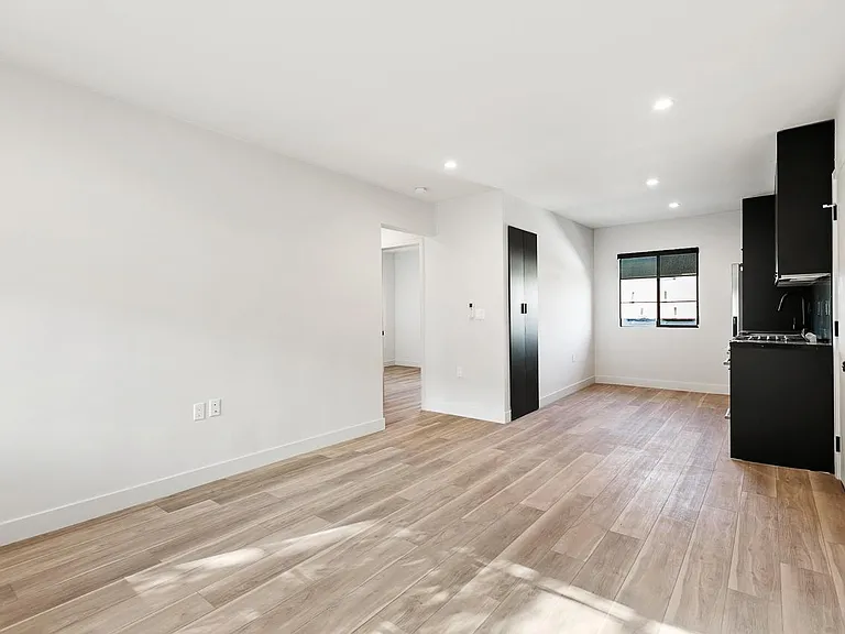 215 Lucas Ave #3 — Photo 4