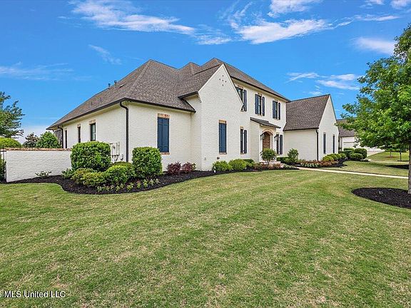 3rd image of 330 Lake Village Dr