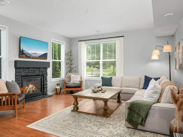 1820 Plymouth Ln Unit 5, Chanhassen, MN 55317