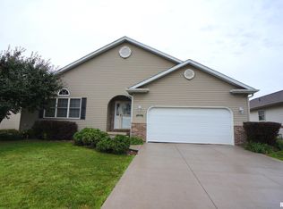 1820 12th St, Silvis, IL 61282