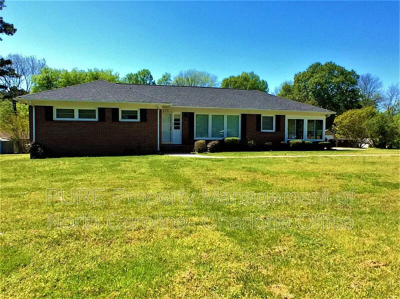 3 bed, 2.0 bath, 1481 sqft, $1,725 — Photo 1