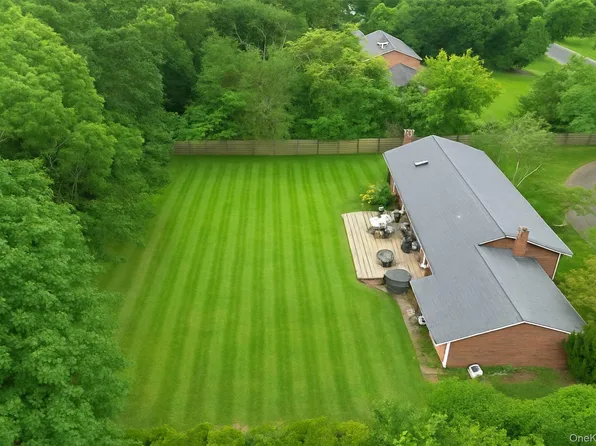 36 Nidzyn Ave, Remsenburg, NY 11960