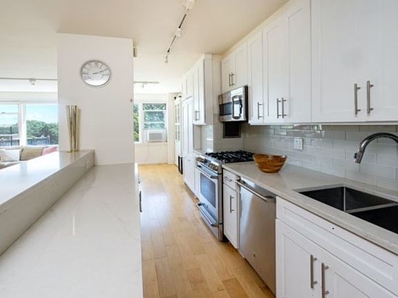 3rd image of 4525 W Henry Hudson Pkwy #510