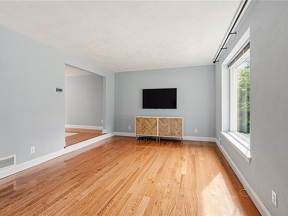 3rd image of 163 Cassia Dr