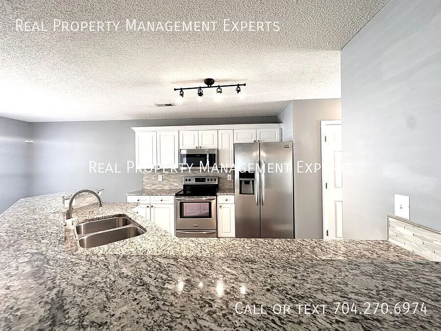 Charming 3BR/2.5BA home in Huntersville! — Photo 4