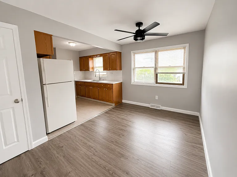 2737 Burton St SE — Photo 4