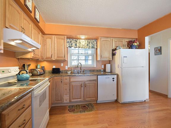 4th image of 2746 S Heather Gardens Way