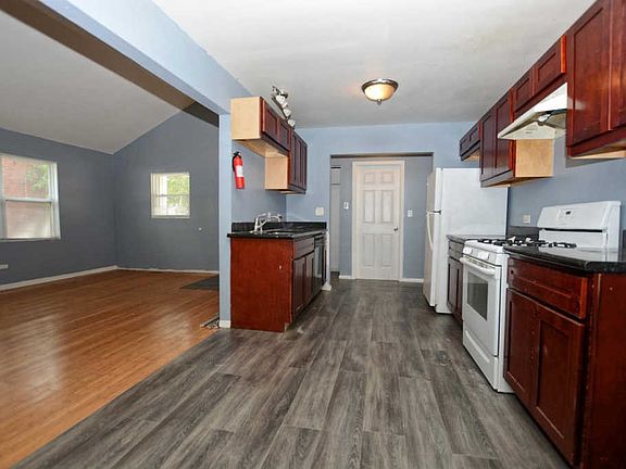 3rd image of 64 W 154th St