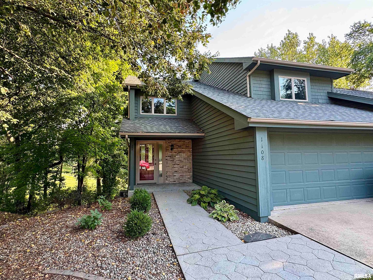 1108 Bayberry Ln — Macomb Country Club