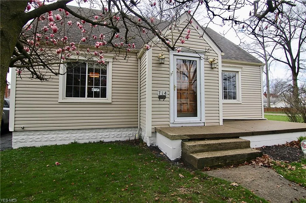 714 Willard Ave SE photo 1