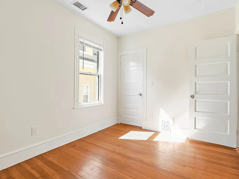 30 Tuttle St #2 — Photo 10