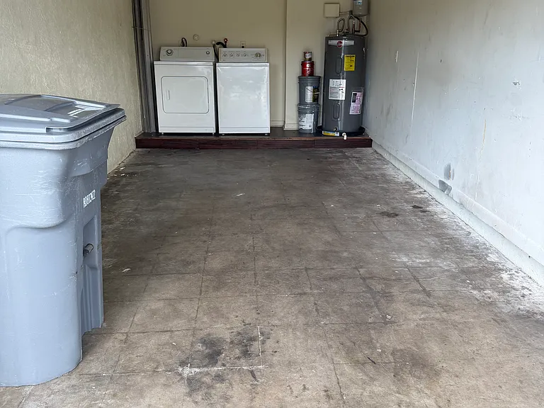 Garage/Laundry room