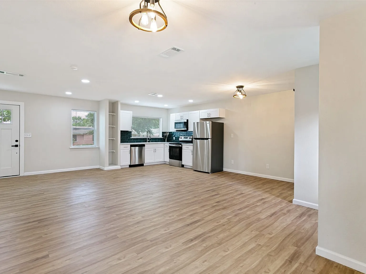 3 bed, 2.0 bath, 1309 sqft, $2,250 — Photo 4