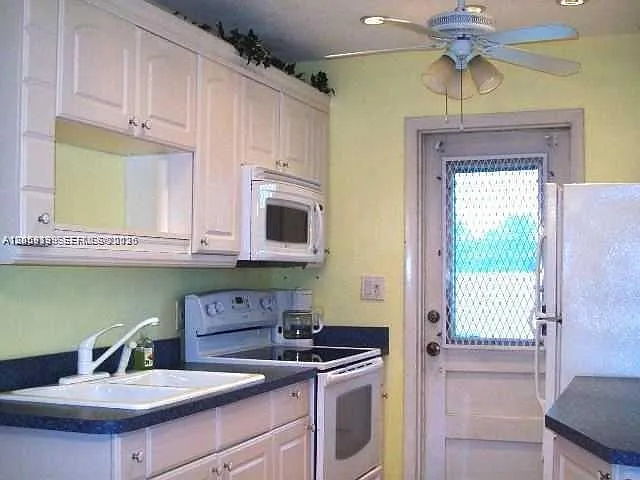 Chateau Dreamer Condo — Photo 2