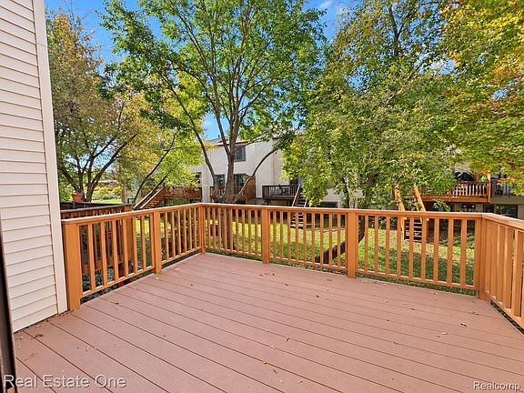 3rd image of 1004 Willow Grove Ct