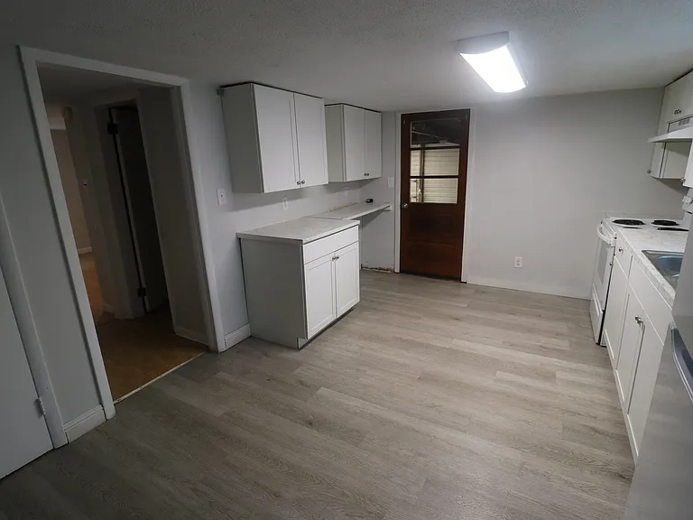 1672 Houston Ave — Photo 8