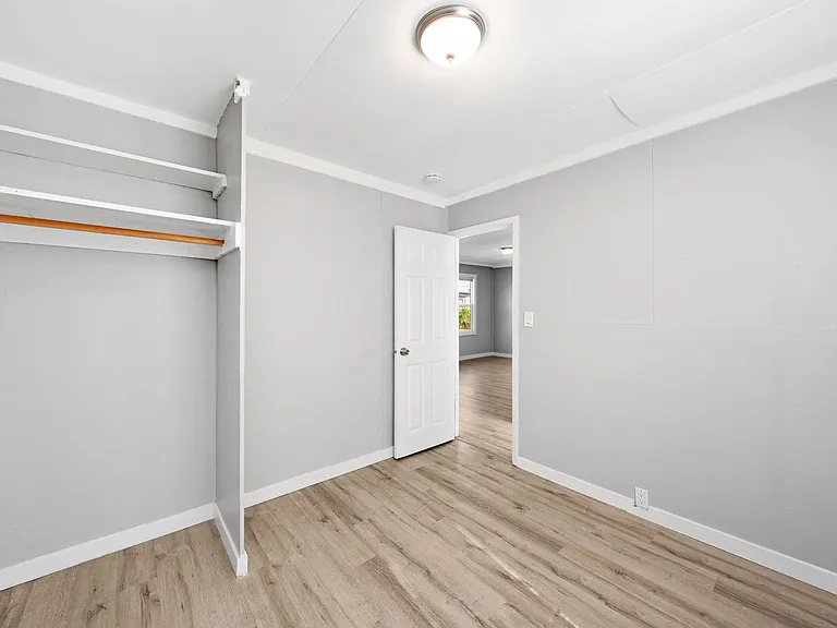 Eastgate Apartments — Photo 10