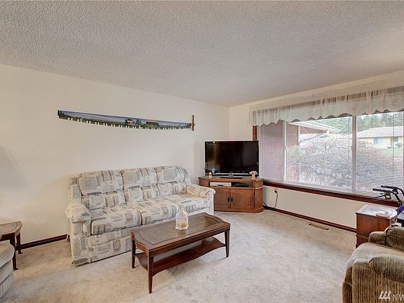 3rd image of 2701 Skyway Ln