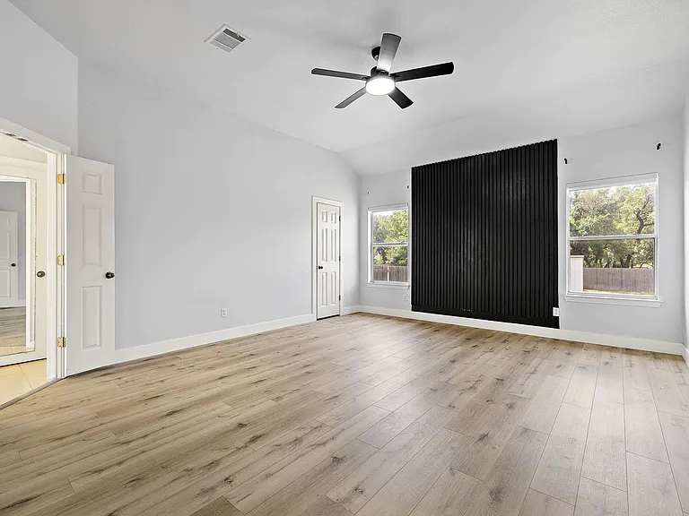 502 Sherwood Ct — Photo 12