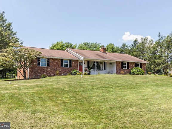 2nd image of 636 Walnut Dr