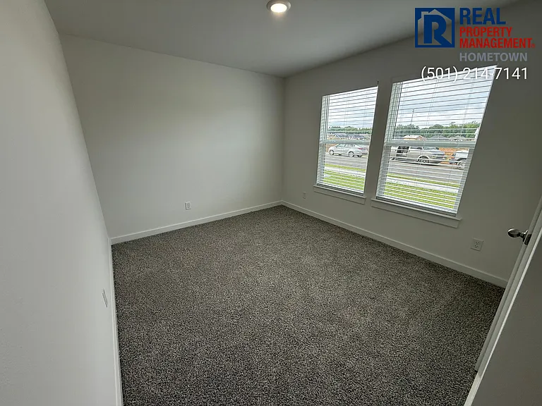 4340 Sloan Dr — Photo 14