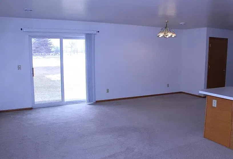 3 bed, 1.5 bath, 1400 sqft, $1,499 — Photo 3