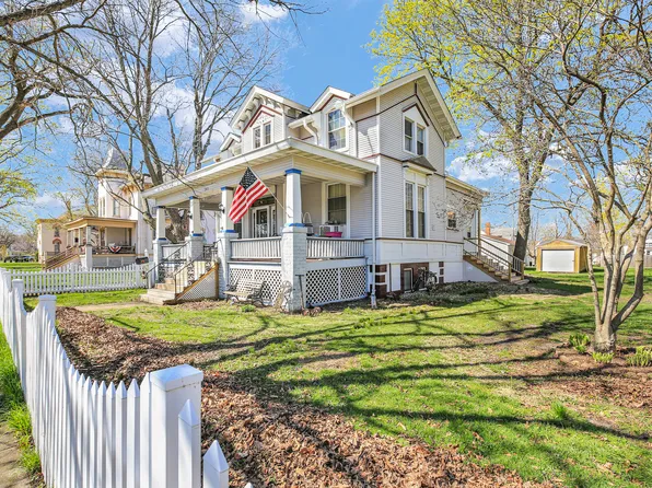 343 W Center St, Paxton, IL 60957