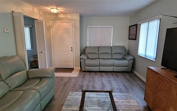 4th image of 32 Lake Forest Pl #32