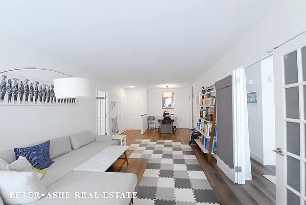 Rented by Peter Ashe | media 53