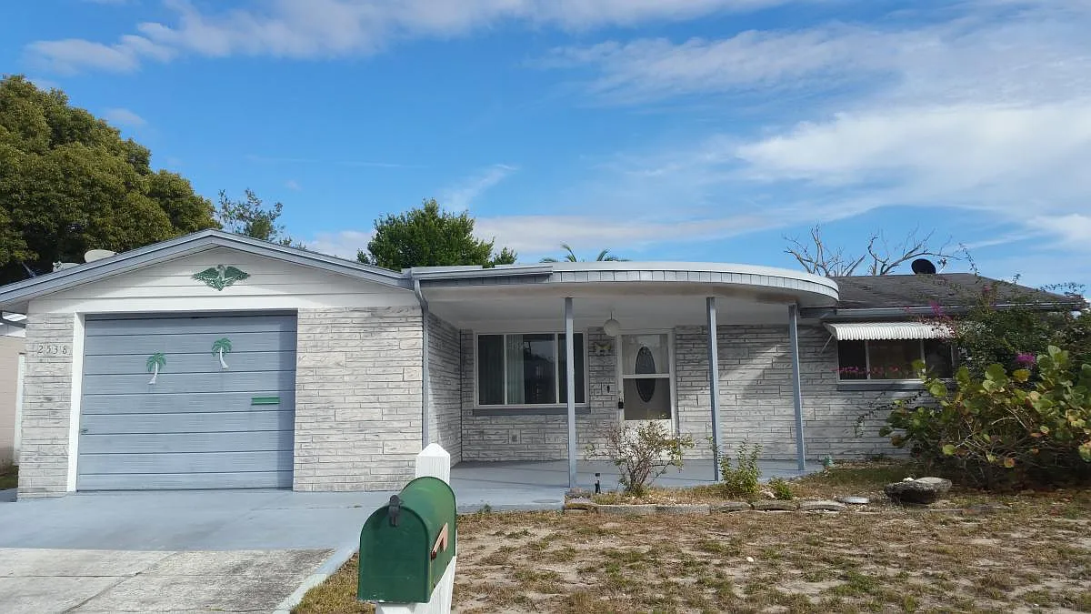 2 bed, 1.5 bath, 1240 sqft, $1,650 — Photo 2