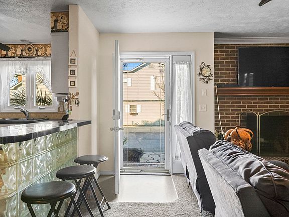 3rd image of 2707 Hillside Dr. S #8