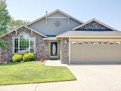 367 N De Anjou Ave, Eagle Pt, OR, 97524