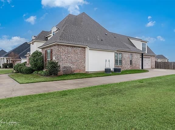 2nd image of 207 Cherry Blossom Ln