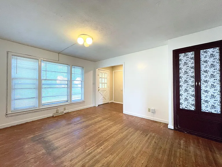 1434 N Belmont Ave — Photo 3