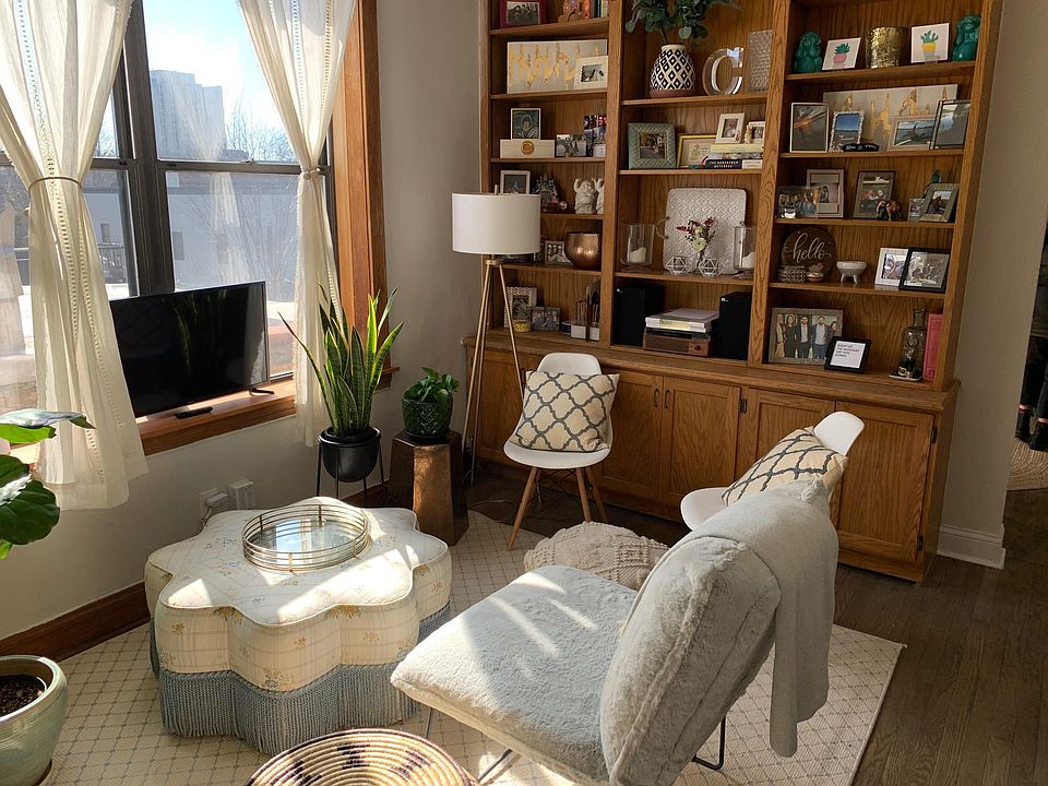 1st image of 1352 N Hoyne Ave #3
