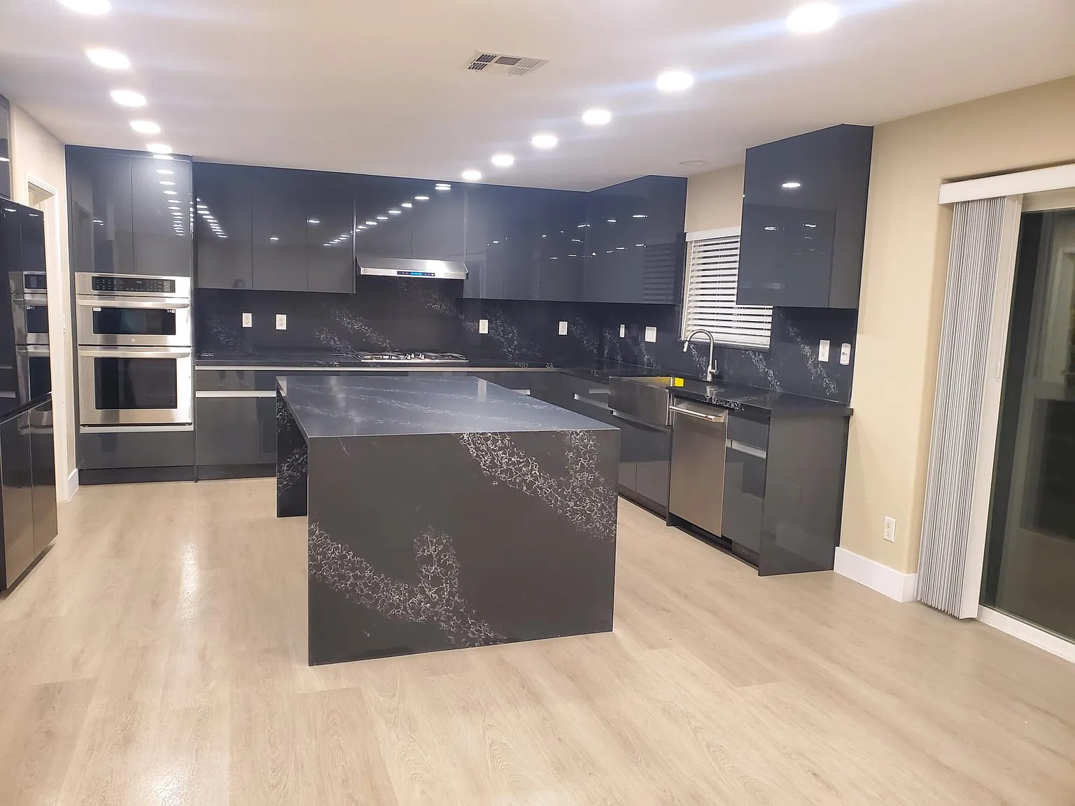 5 bed, 2916 sqft, $4,600 — Photo 4