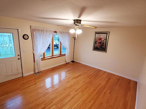 3rd image of 100 Summerwood Ln