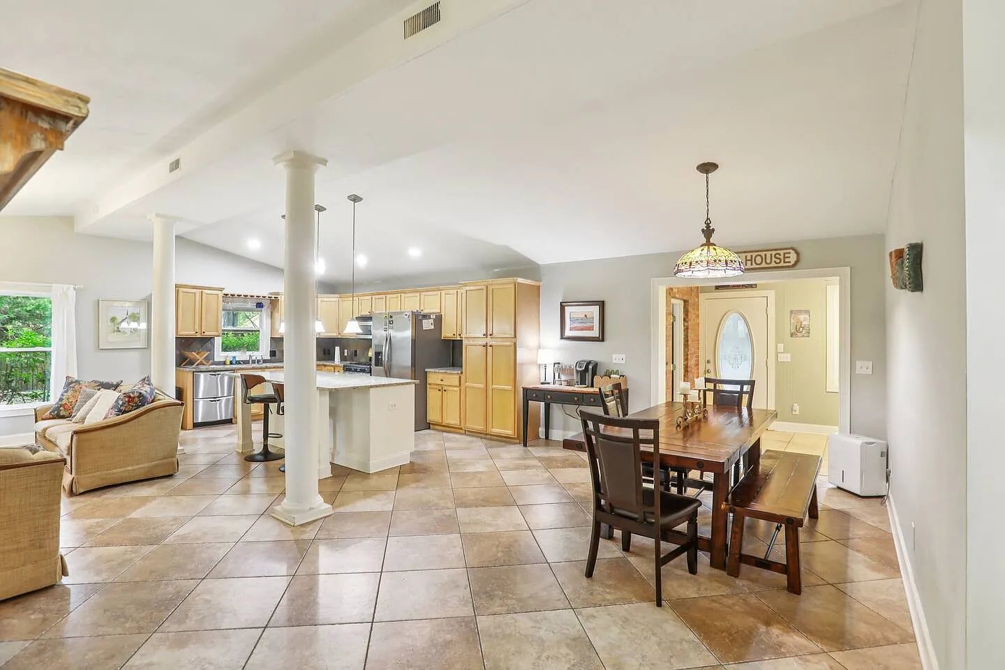 3 bed, 1795 sqft, $4,000 — Photo 3