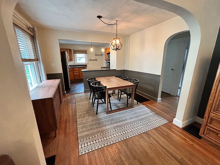 6136 Crittenden Ave — Photo 8