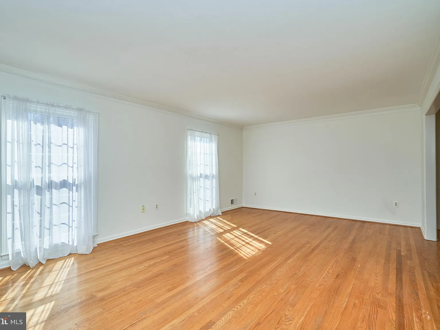 5 bed, 3.5 bath, 2522 sqft, $6,500 — Photo 4