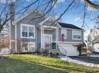 251 Arlington Ln, Grayslake, IL 60030