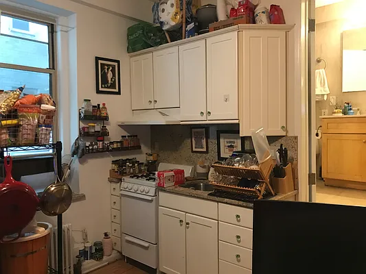 Rented by Sandra Ospina, Licensed Real Estate Broker | media 36