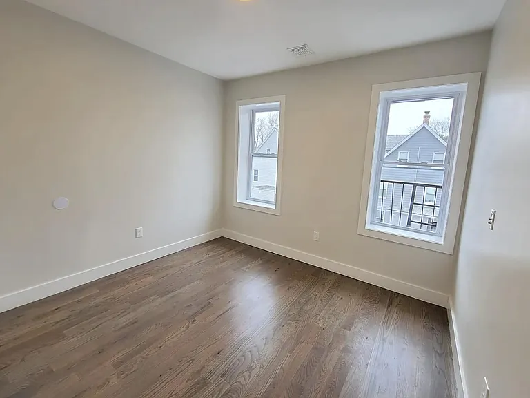 535 Hawthorne Ave #1 — Photo 3
